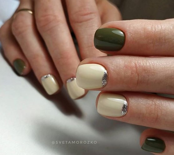 Модный лунный маникюр