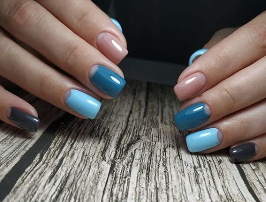 Модный лунный маникюр