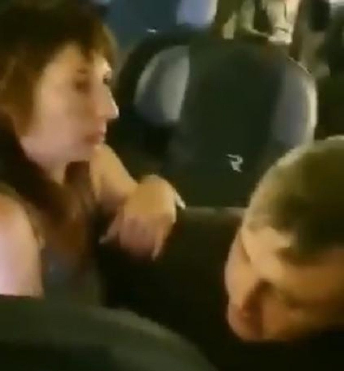 парень в самолете трахает пассажирку и черную стюардессу фото 49