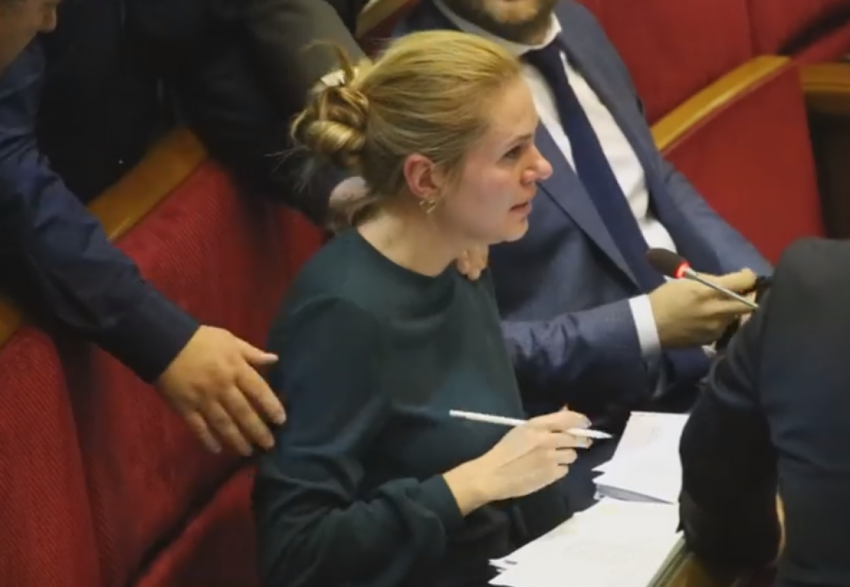 «Рада разваливается»: депутат Скороход засветилась в парламенте со скандальным принтом на пиджаке