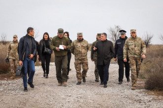 Аваков поддержал полк Азов Аваков поддержал полк Азов