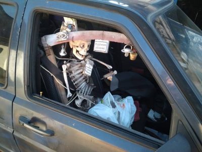 Скелет в машине Скелет в машине