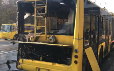 "Жесть в Киеве": на ходу загорелся троллейбус с десятками пассажиров