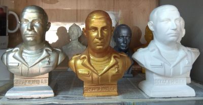 "Печальная залупа": боевики "ДНР" слепили бюст своему экс-главарю Захарченко
