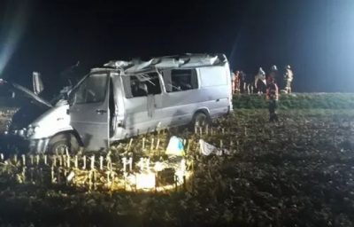 В Чехии бус с украинскими заробитчанами слетел с трассы и перевернулся: 10 пострадавших