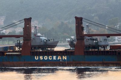 В Черное море вошел корабль с катерами Island для Украины