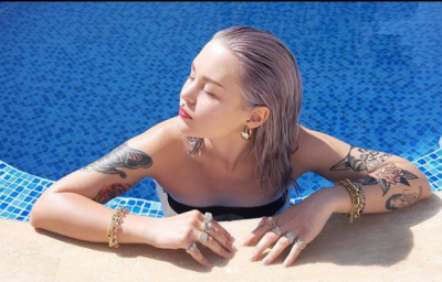 "Можно поздравить": российская певица получила украинское гражданство