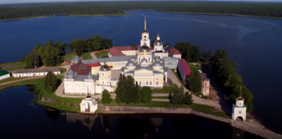 Съемки пройдут в монастыре Нило-Столобенская пустынь на озере Селигер / Фото: скриншот из видео Съемки пройдут в монастыре Нило-Столобенская пустынь на озере Селигер / Фото: скриншот из видео