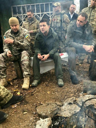 "Находятся нелегально": в ООС отреагировали на вооруженных добровольцев в Золотом