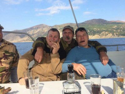 Экс-главари "ДНР" закладывали за воротник в Крыму Экс-главари "ДНР" закладывали за воротник в Крыму