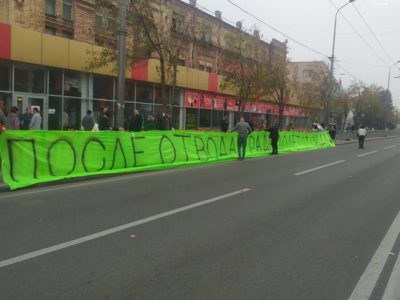 "Грады" долетят сюда": возмущенные жители Мариуполя встретили Зеленского