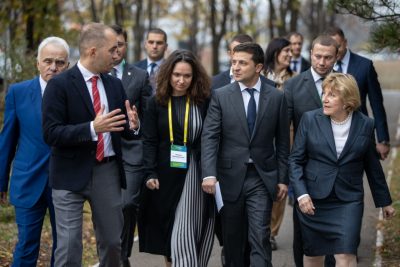 Зеленский призвал инвестировать в Донбасс Зеленский призвал инвестировать в Донбасс