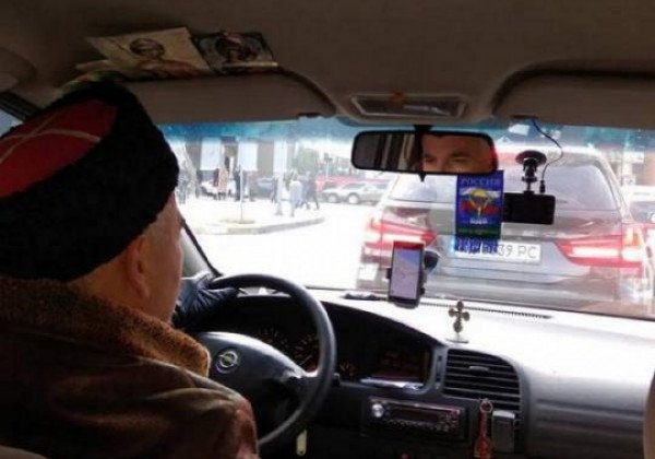 В кубанке и с триколором в авто: в Днепре поймали любителя "русского мира"