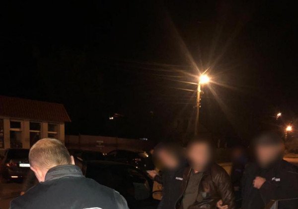 На Житомирщине ГБР задержало полицейского, который продавал наркотики