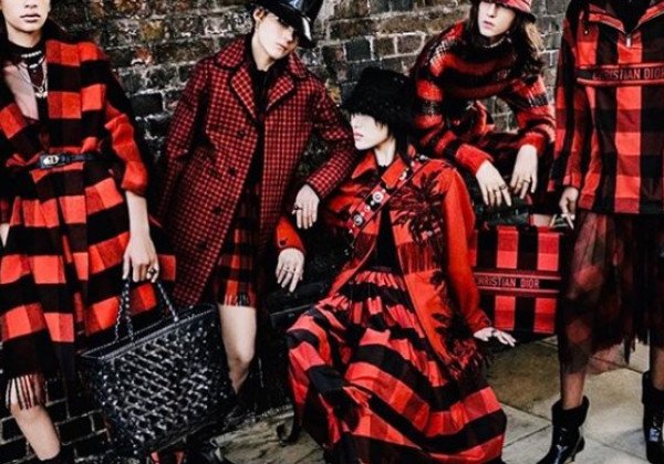 Клетка – самый модный принт грядущей зимы 2020: стильные пальто в клетку, юбки и брюки - фото