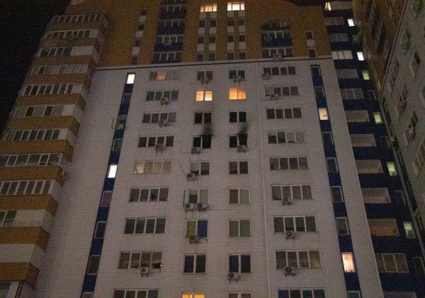 "Мощное пламя": в Киеве горела высотка, опубликованы фото и видео