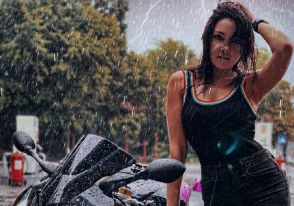 "Произошло что-то о*уенное": под Киевом в жуткой аварии погибла популярная мотоблогерша