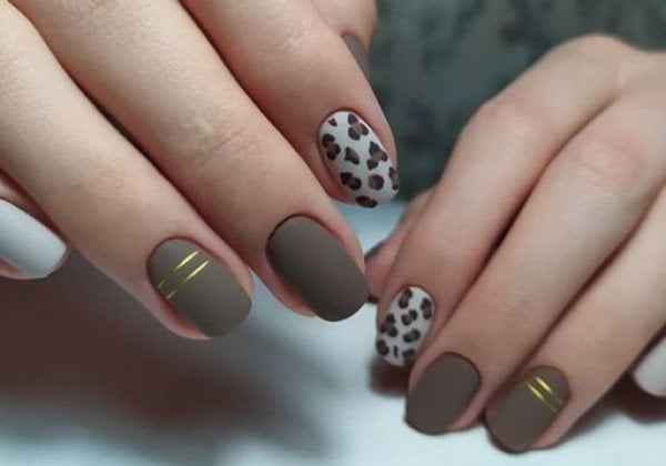 Модный коричневый маникюр: леопардовый принт, матовый шоколад и стильный френч - фото