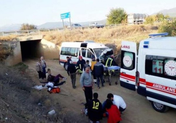 Украинские туристы в Турции попали в ДТП: более десятка пострадавших