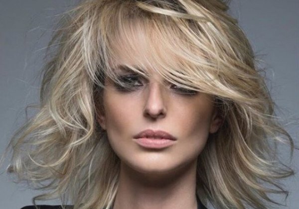 Модные женские стрижки на средние волосы: итальянка, каскад и удлиненное каре – 45 фото