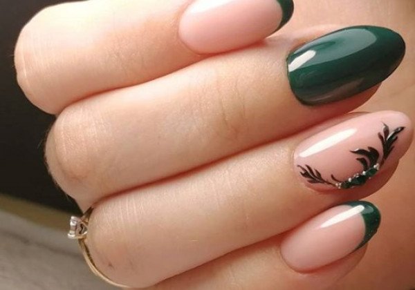 Модный изумрудный маникюр – кошачий глаз, стильный френч и матовый маникюр - фото