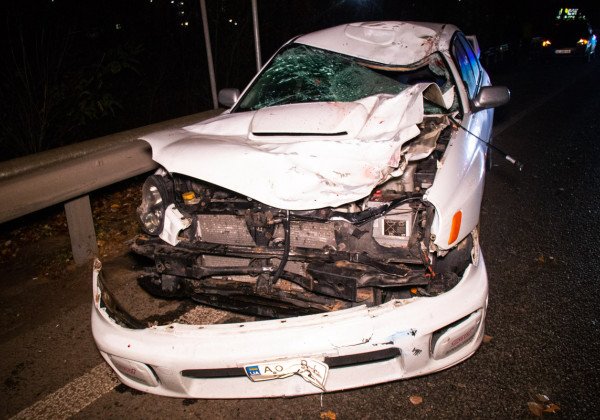 "Изуродованное авто и кровище": под Киевом случилось трагическое ЧП