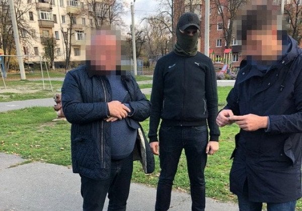 Полмиллиона долларов наличными: СБУ в Харькове задержала на взятке чиновника