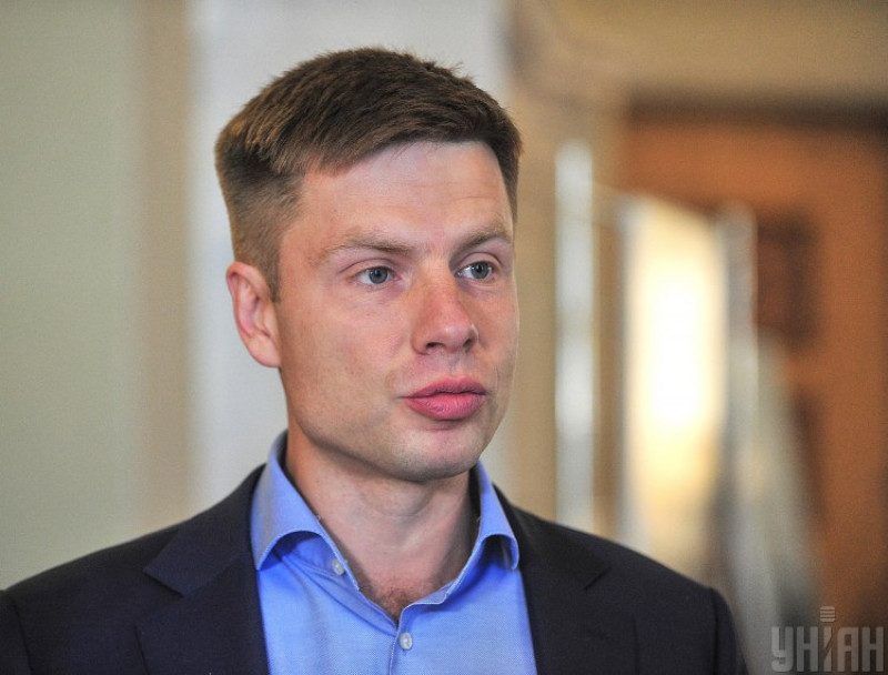 "Власть хочет посадить Порошенко": в Раде глотку бешеного Гончаренко затыкали маской