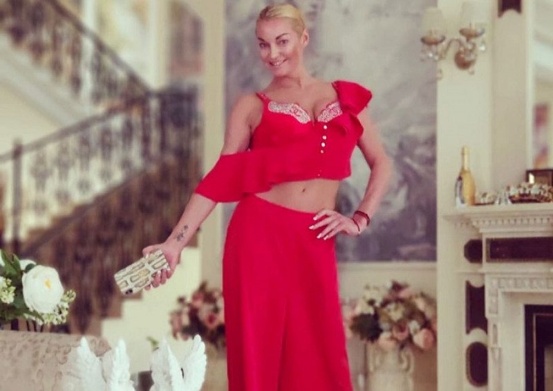 "Клетка отстой и балерина старая": Волочкова учудила и нарвалась на хейтеров