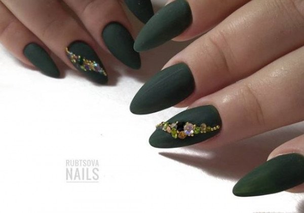 Модный изумрудный маникюр