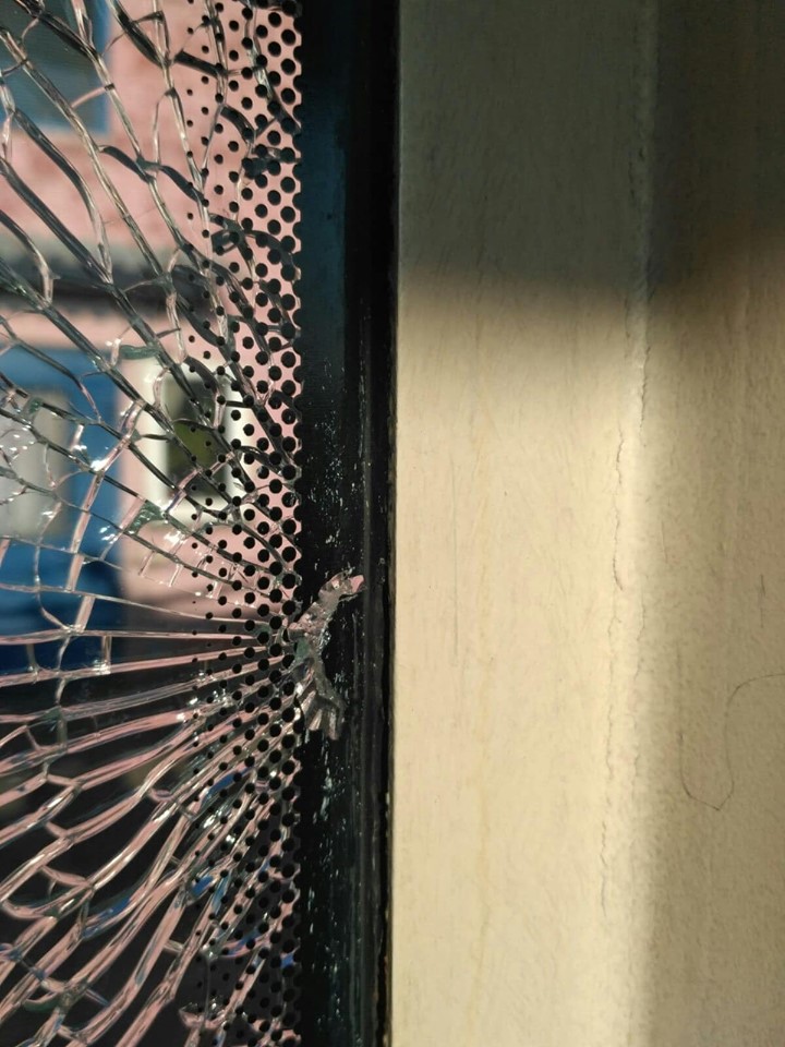 Трамвай обстреляли поздно вечером 31 октября / facebook/Дмитрий Левченко Трамвай обстреляли поздно вечером 31 октября / facebook/Дмитрий Левченко 