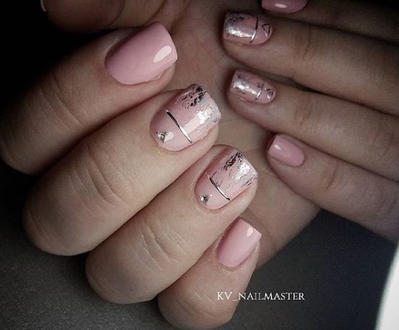 Модный маникюр с фольгой