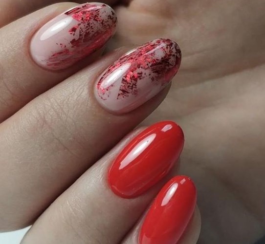 Модный маникюр с фольгой