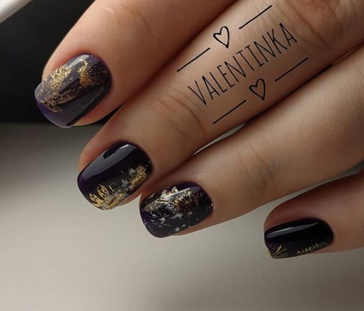 Модный маникюр с фольгой