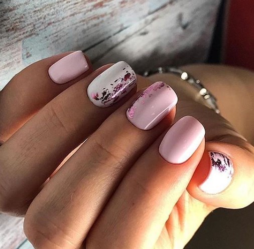 Модный маникюр с фольгой