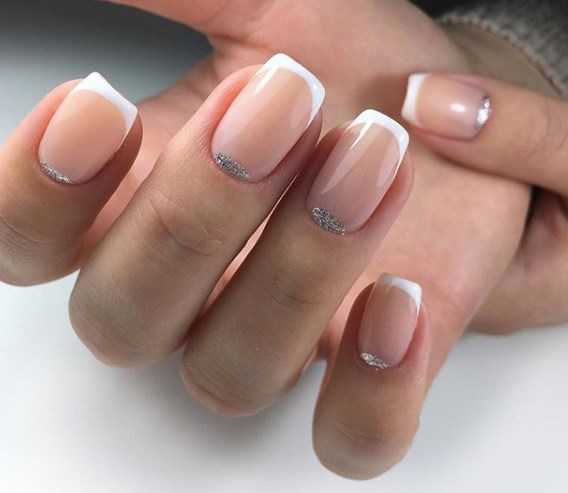 Модный маникюр с фольгой