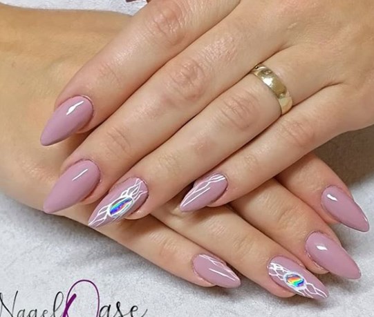 Модный маникюр с фольгой