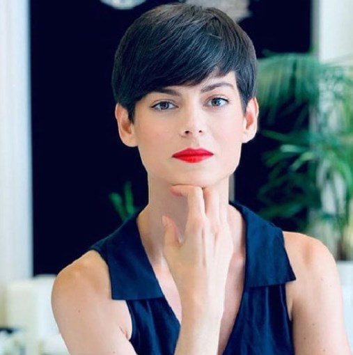 Стрижки с эффектом омоложения Стрижки с эффектом омоложения