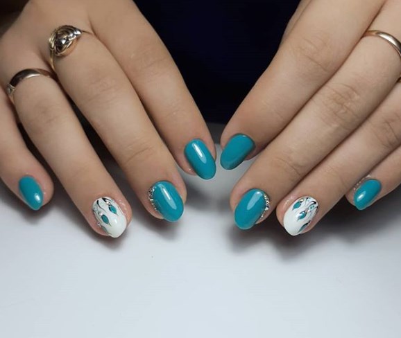 Бирюзовый маникюр