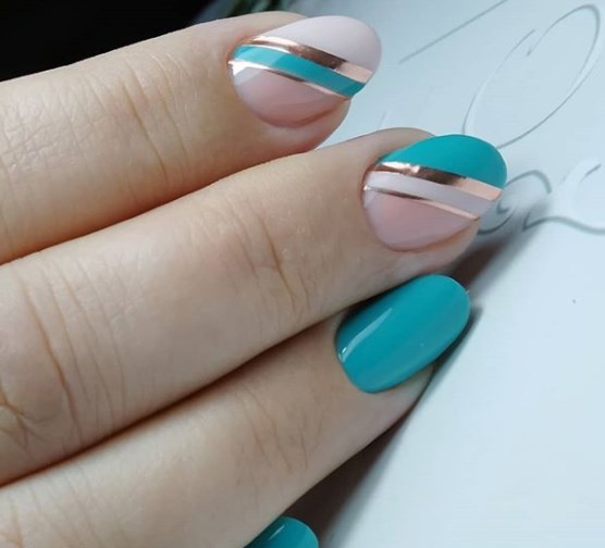 Бирюзовый маникюр