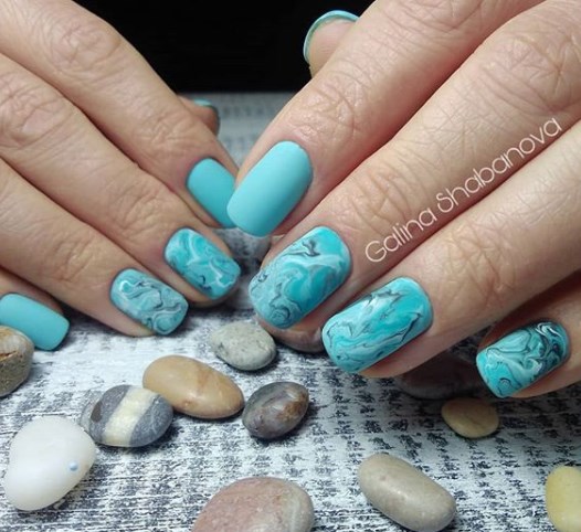 Бирюзовый маникюр