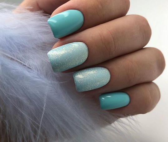 Бирюзовый маникюр