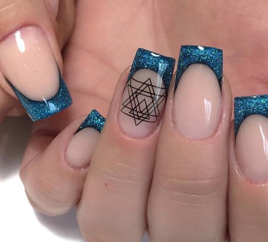 Бирюзовый маникюр