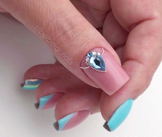 Бирюзовый маникюр