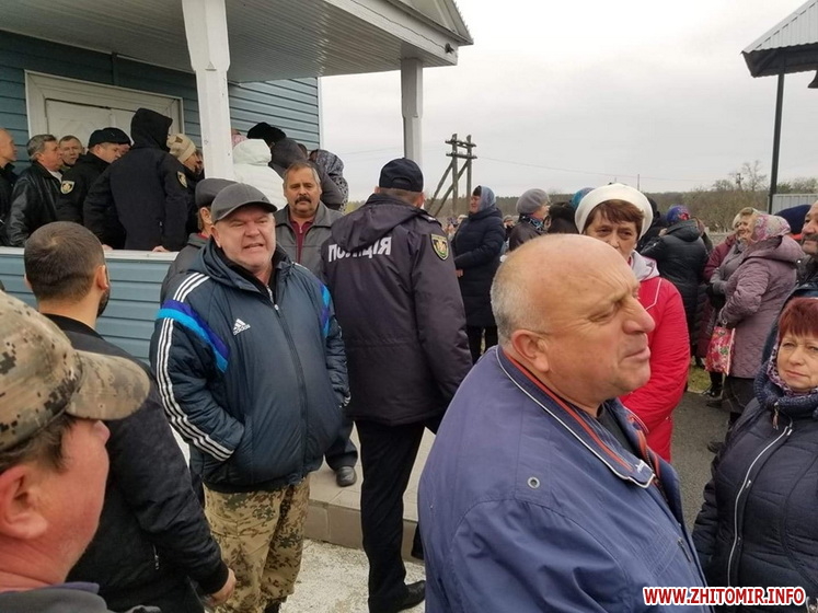 В Житомирской области между прихожанами двух конфессий возник спор по поводу принадлежности церкви