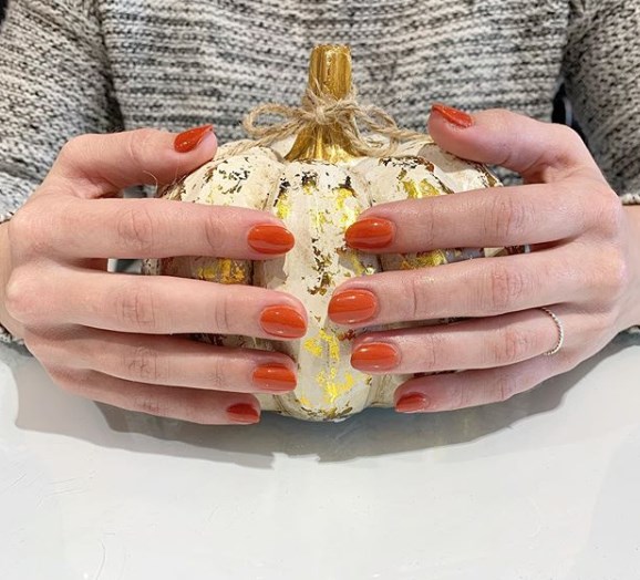 Оранжевый маникюр