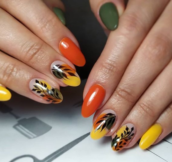 Оранжевый маникюр