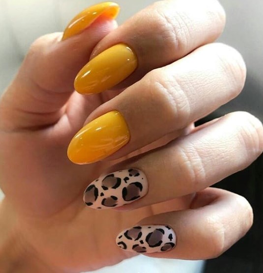 Оранжевый маникюр