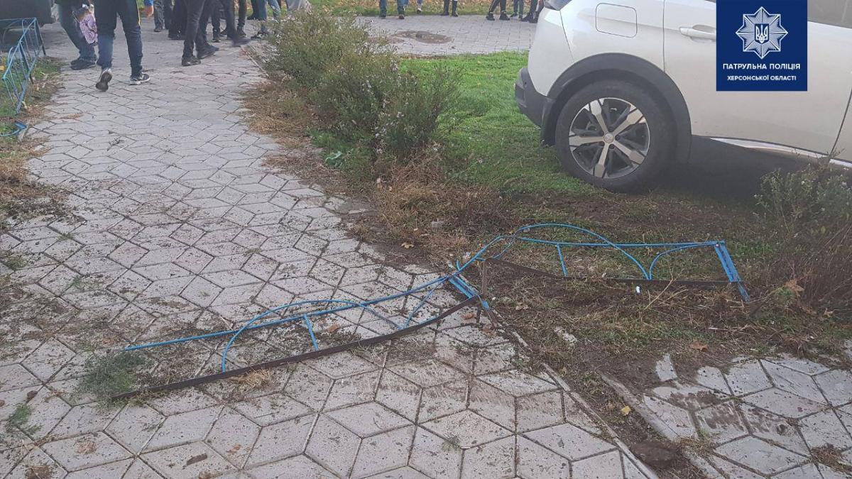 В Херсоне женщина на внедорожнике влетела в магазин