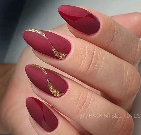 Модный бордовый маникюр